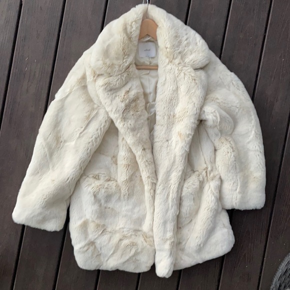 Wilfred Coat. It's cut from our signature luxe vegan fur. - Picture 1 of 2